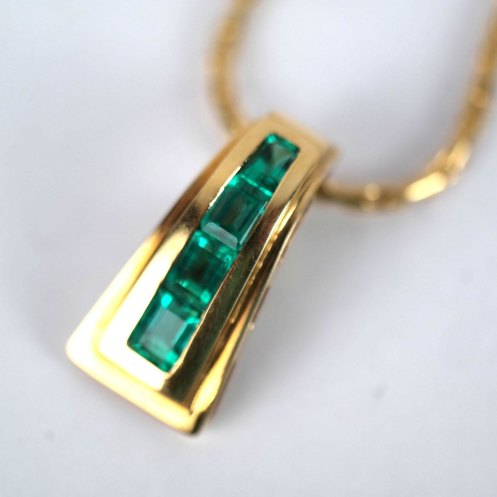 18K Gold & Emerald Pendant Necklace (1 of 12)