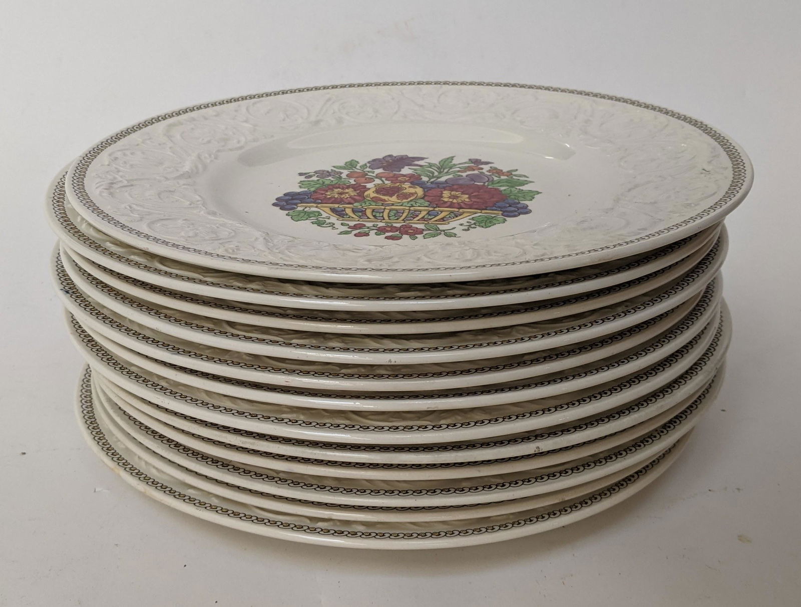 Set of 12 Wedgwood Dinner Plates (1 of 7)
