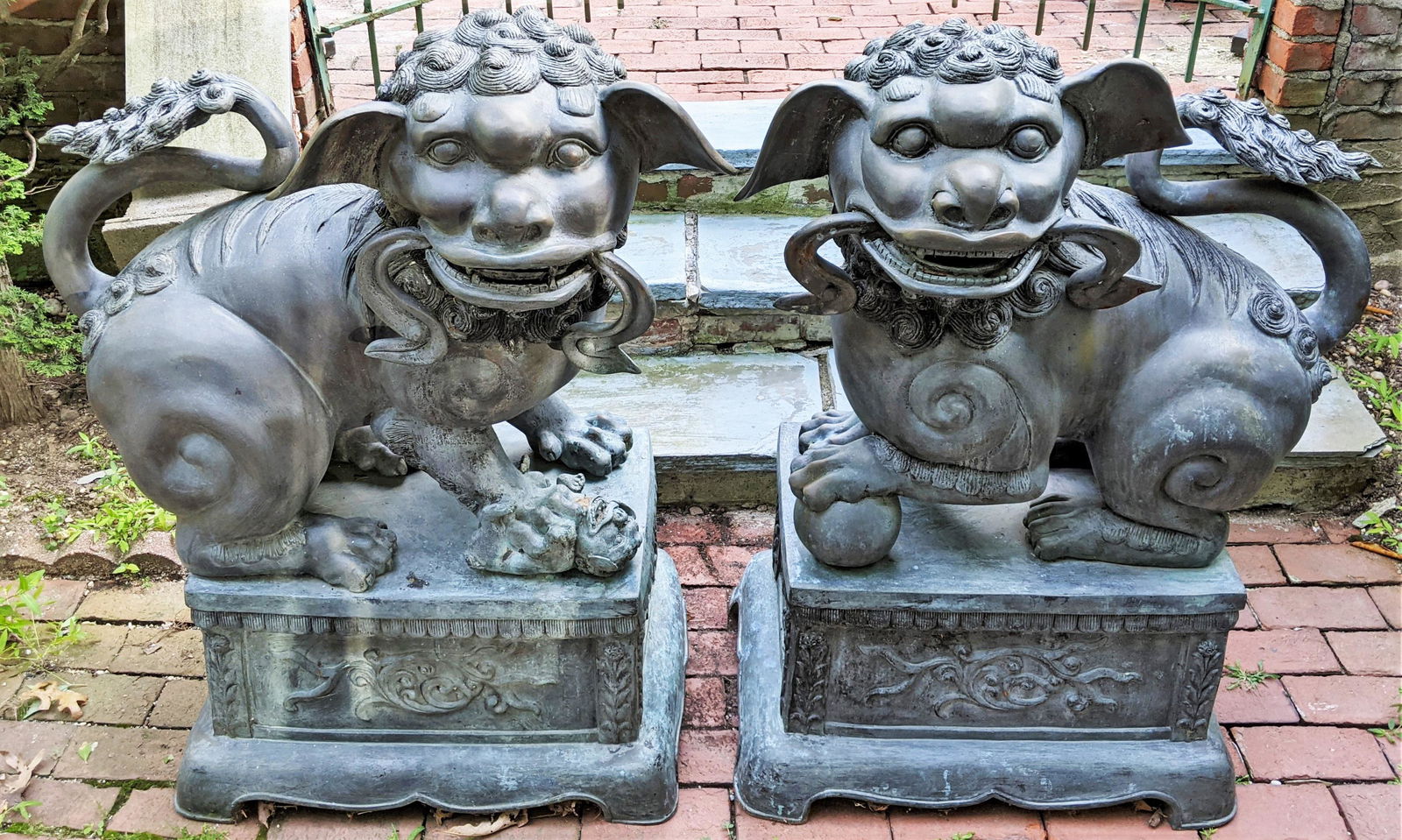 Pair Monumental Outdoor Bronze Foo Dogs (1 of 11)