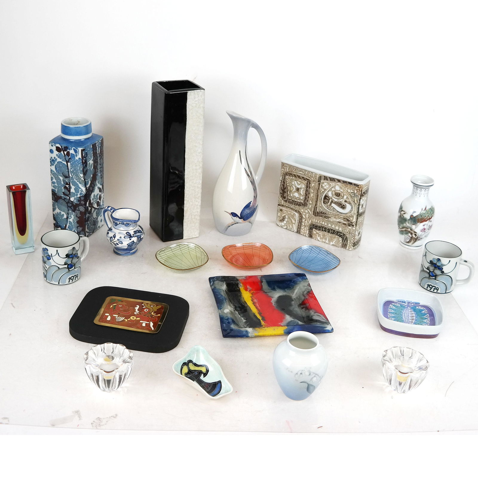 Assorted Mid-Century Decorative Articles (1 of 15)