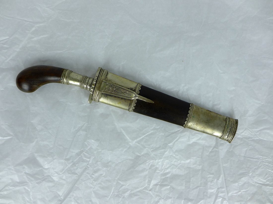 Philippine gunong or punyal kris knife (1 of 8)