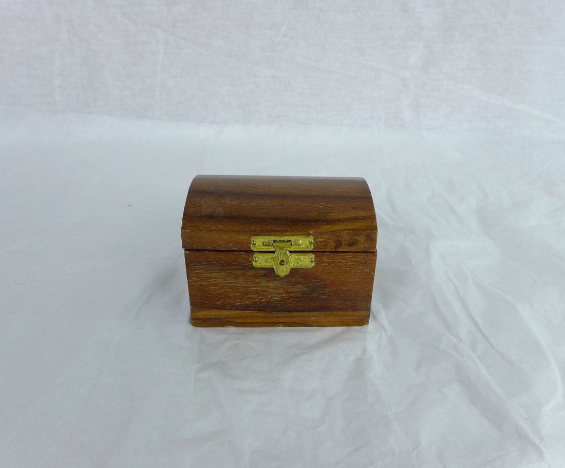 Semi precious gemstones miniature treasure chest (1 of 6)