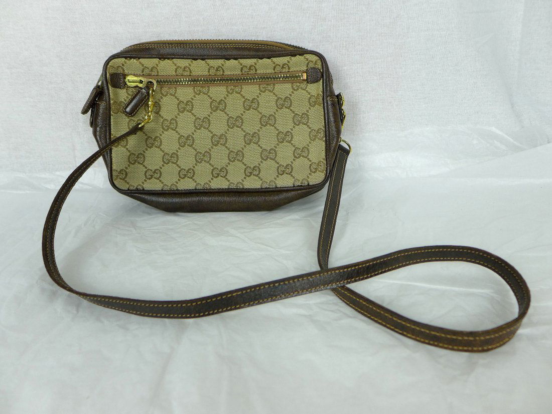 Ladies Gucci CC Canvas Small Shoulder bag (1 of 8)