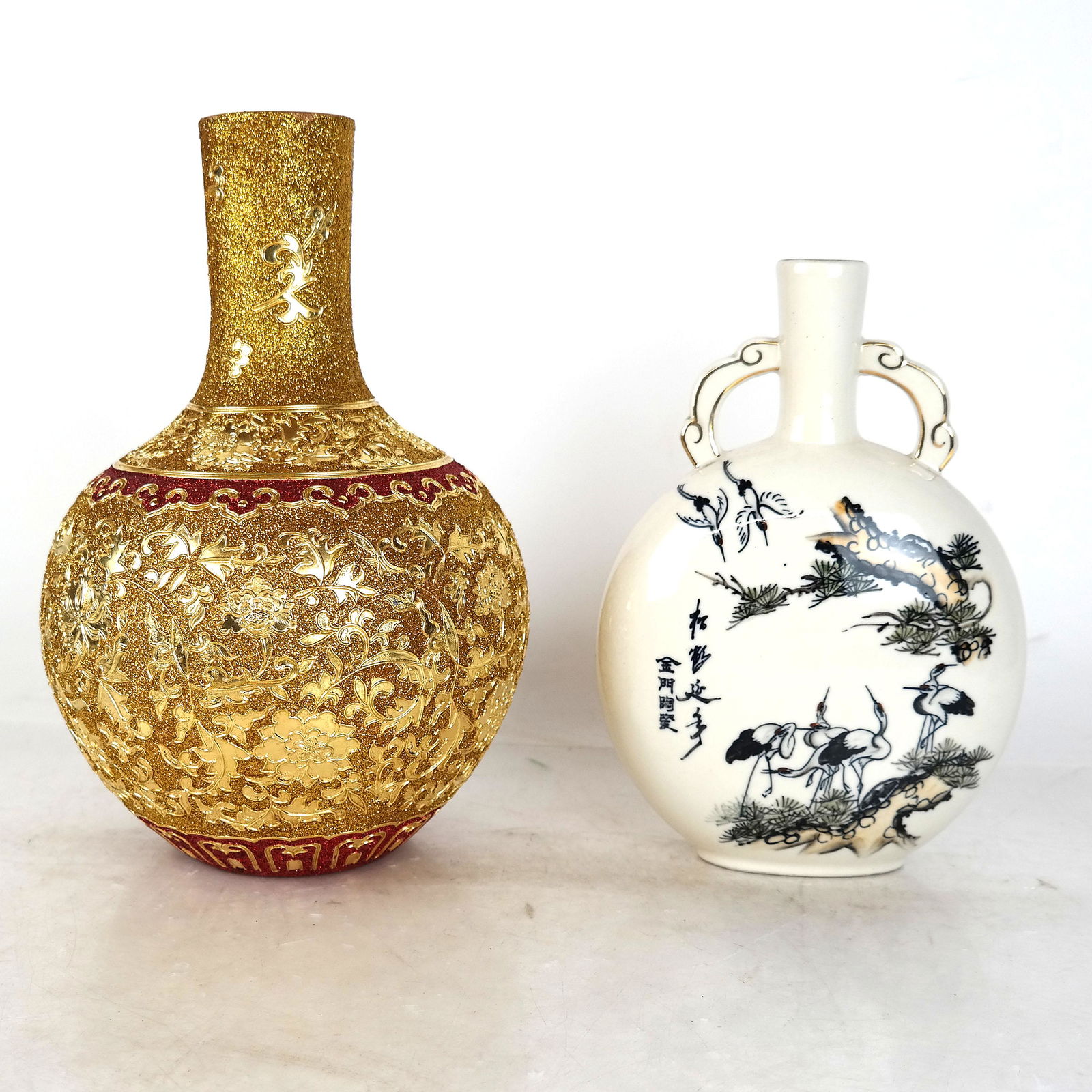 Two Chinese Porcelain Vases (1 of 10)