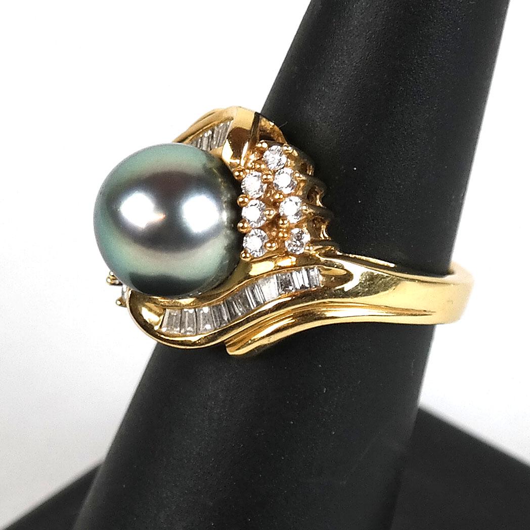 18 K Gray Pearl and Diamond Ring (1 of 8)