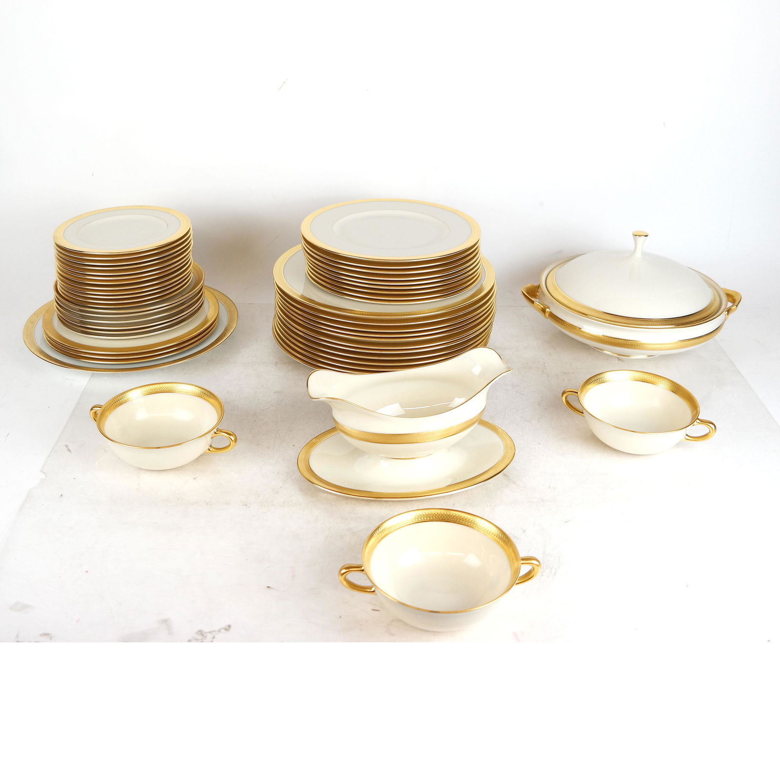 80 pcs Lenox Dinnerware & Haviland Platter (1 of 20)