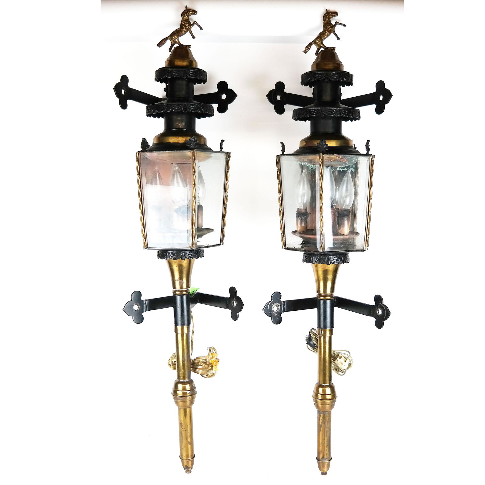 Pair of Horse-Figured Brass Carriage / Coach Lamps (1 of 10)