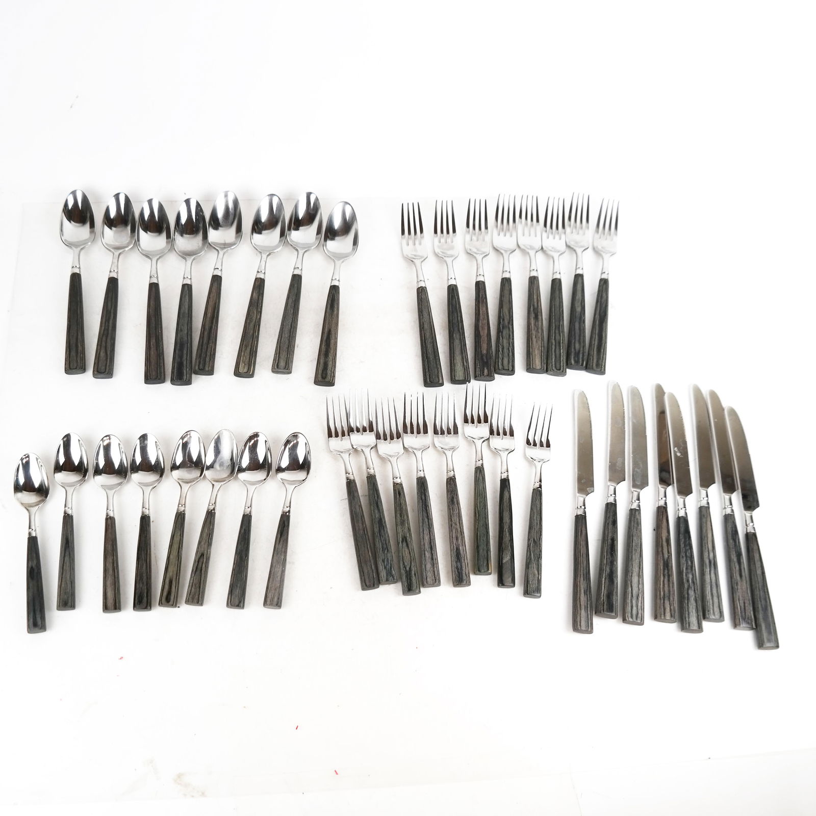 40 Piece Modern Flatware Set (1 of 10)