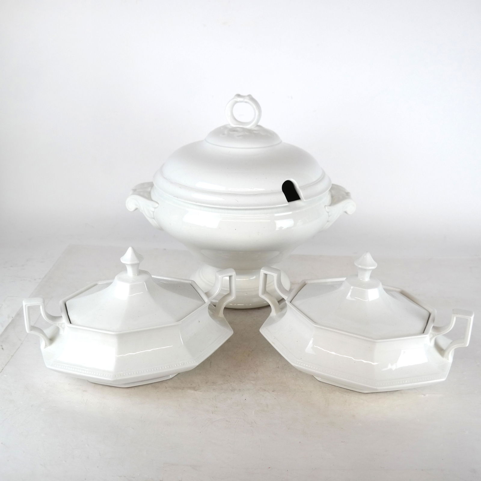 Three Porcelain Covered Tureens (1 of 12)