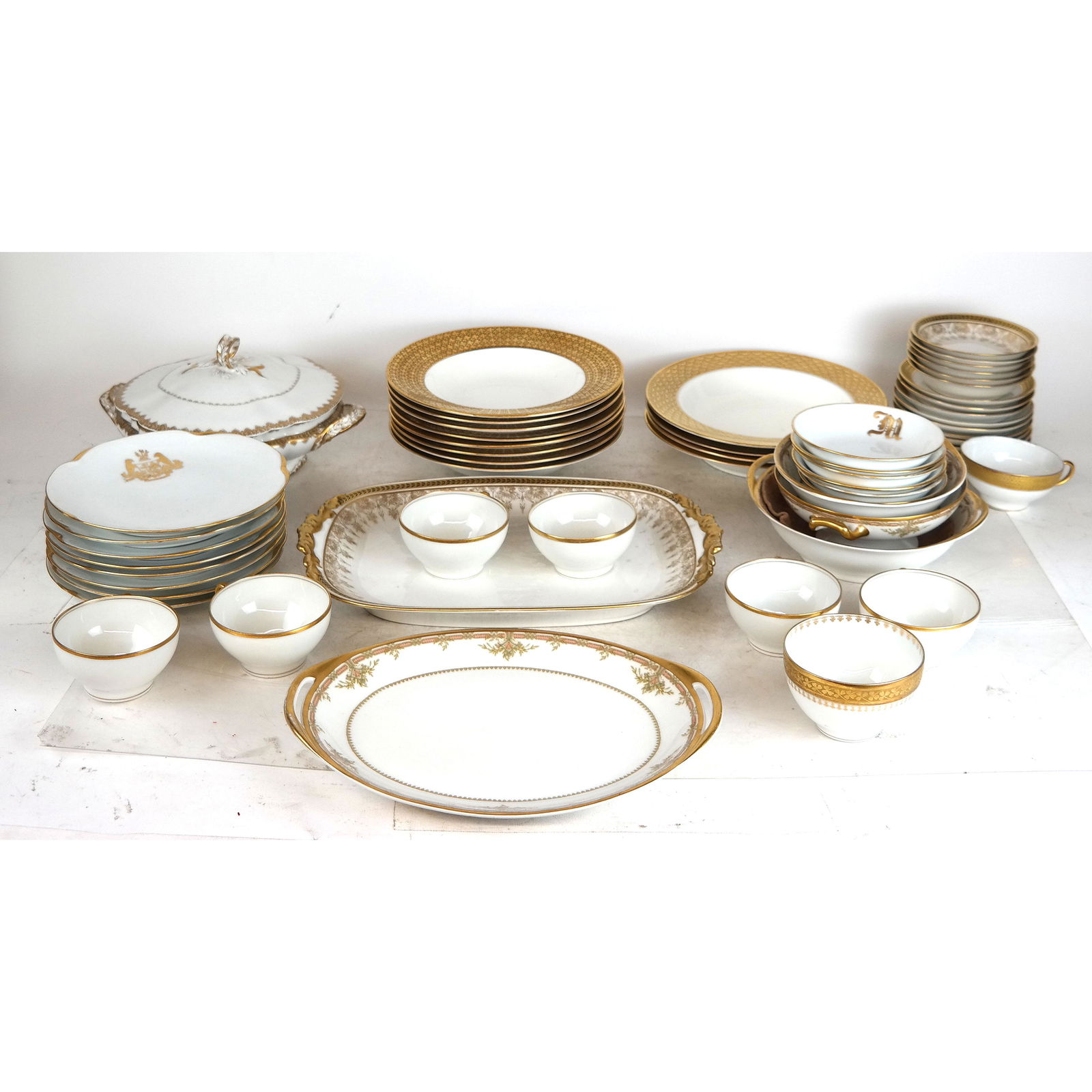 Lot of Assorted Gilt Rim Porcelain Articles (1 of 18)
