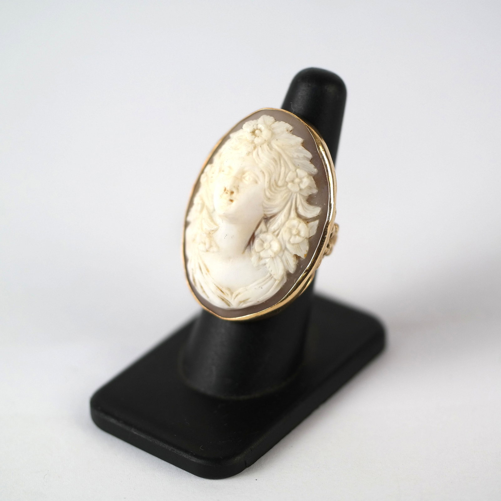 14K Gold and Carved Shell Fairy Princess Ring: 20th century American 14K yellow gold and carved shell mythological fairy princess ladies ring. Size 6 1/4. 12.5 dwt. inclusive. Two tiny chips to nose.