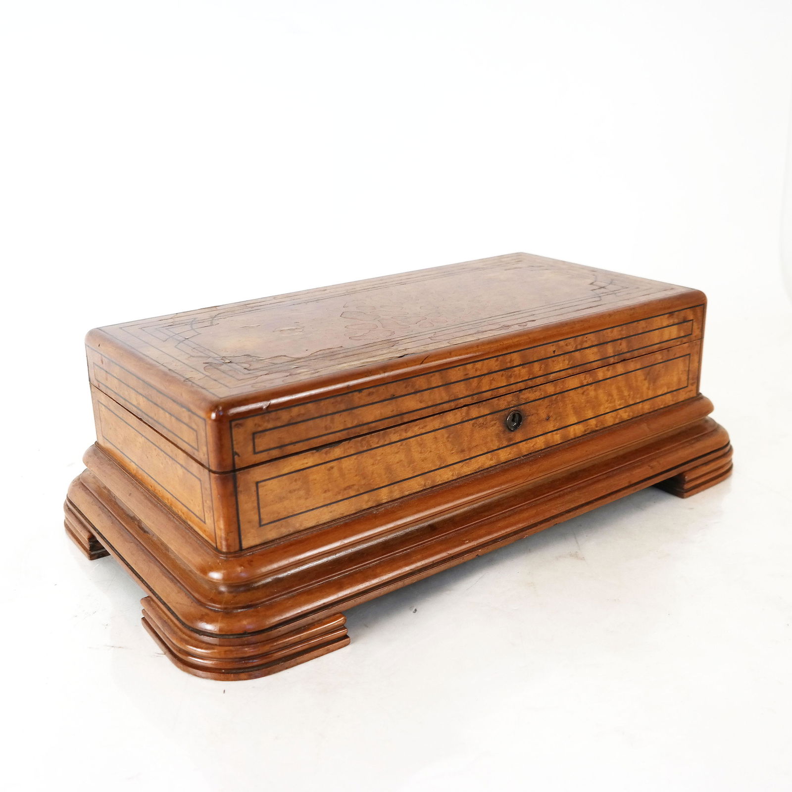 Inlaid Burlwood Cigar Box (1 of 16)