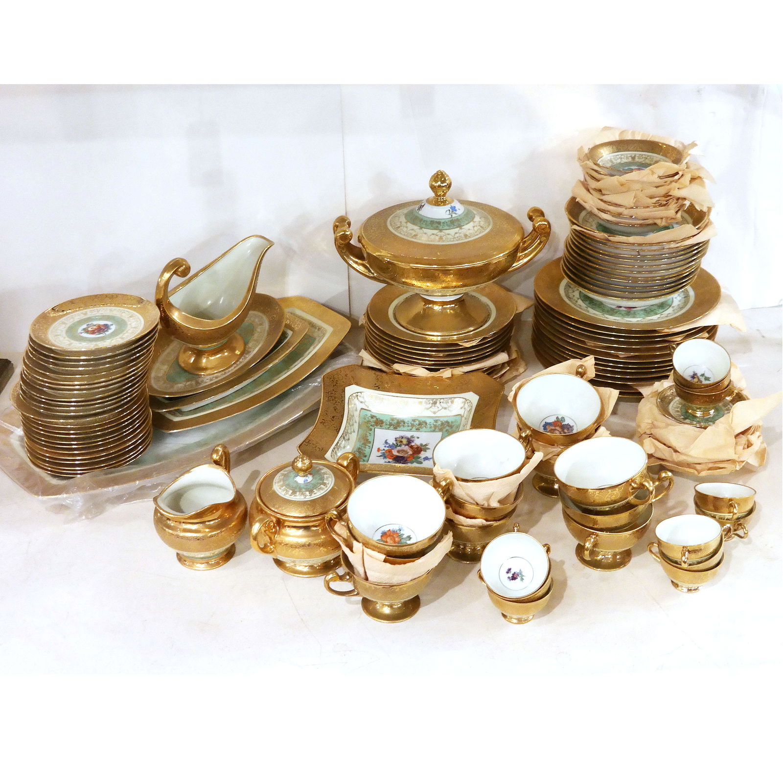 115-Piece "Royal China" Limoges Dinner Set (1 of 20)