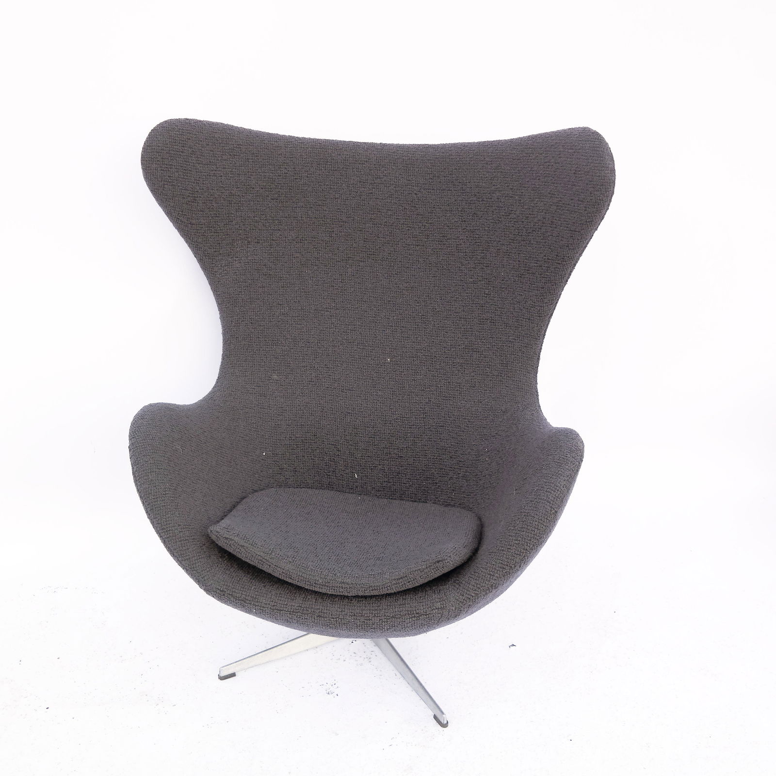 Vintage Arne Jacobsen Egg Chair (1 of 5)