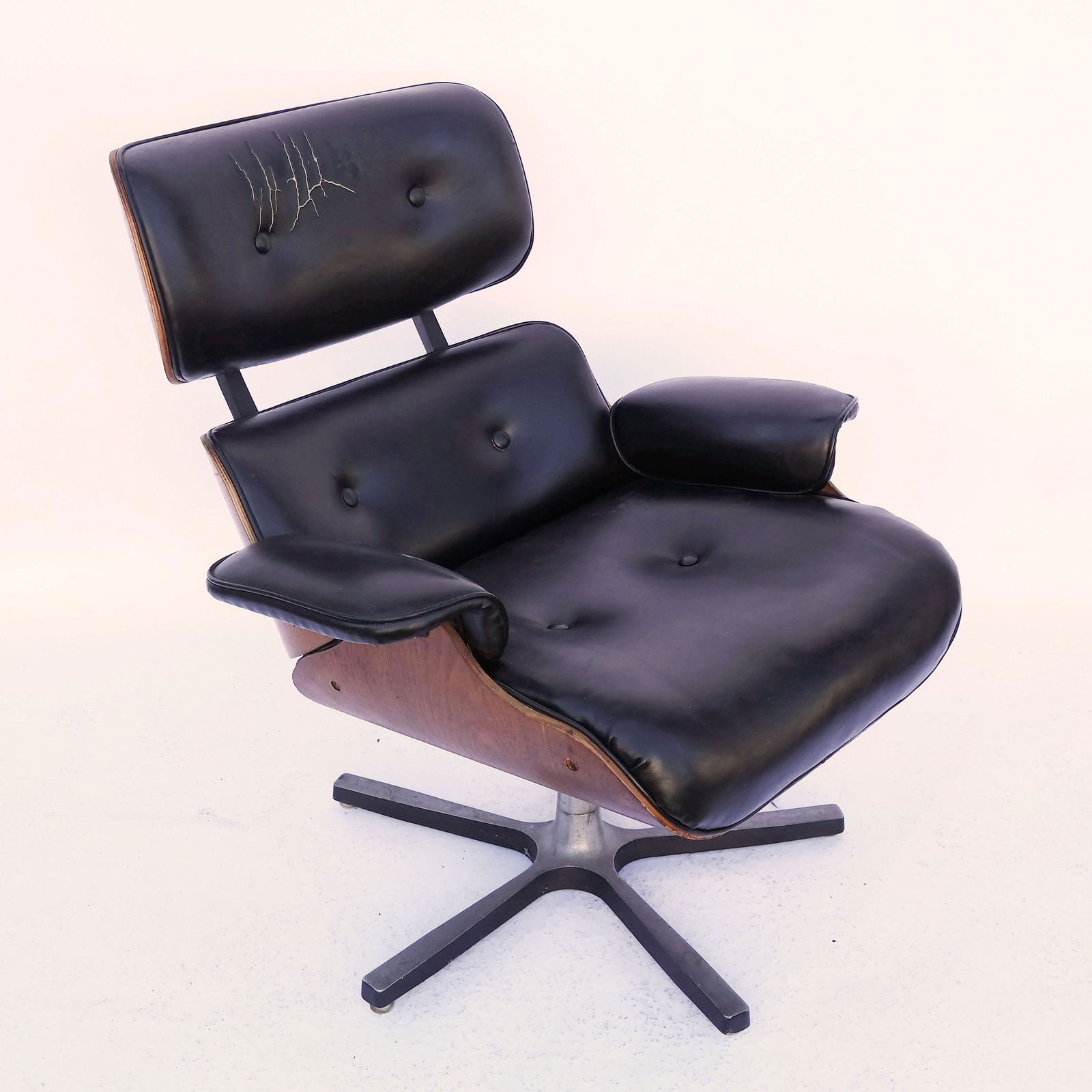Modern Eames-Style Chair (1 of 8)