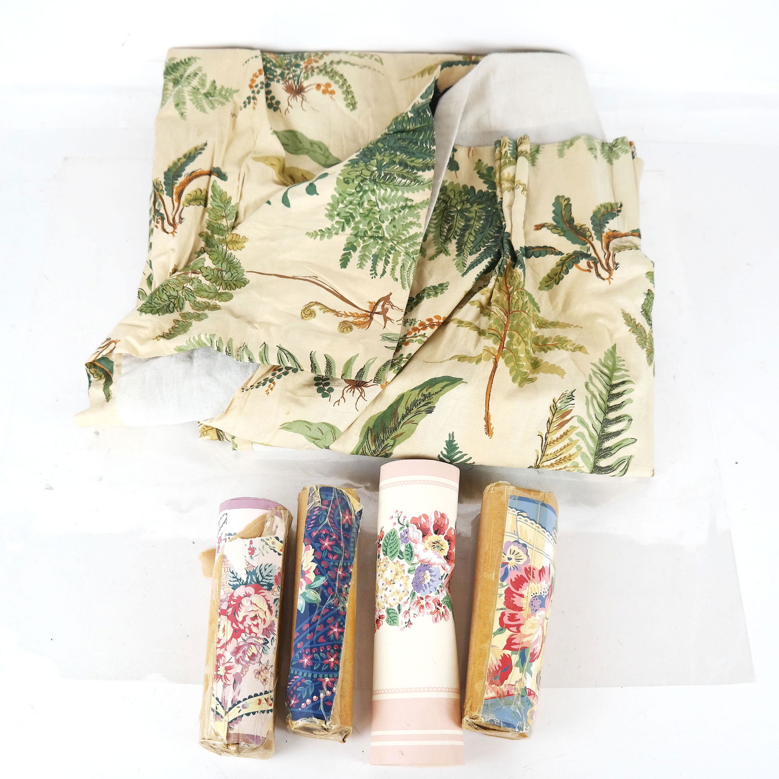 Curtain Panel 7 Rolls of Wallpaper Border (1 of 11)