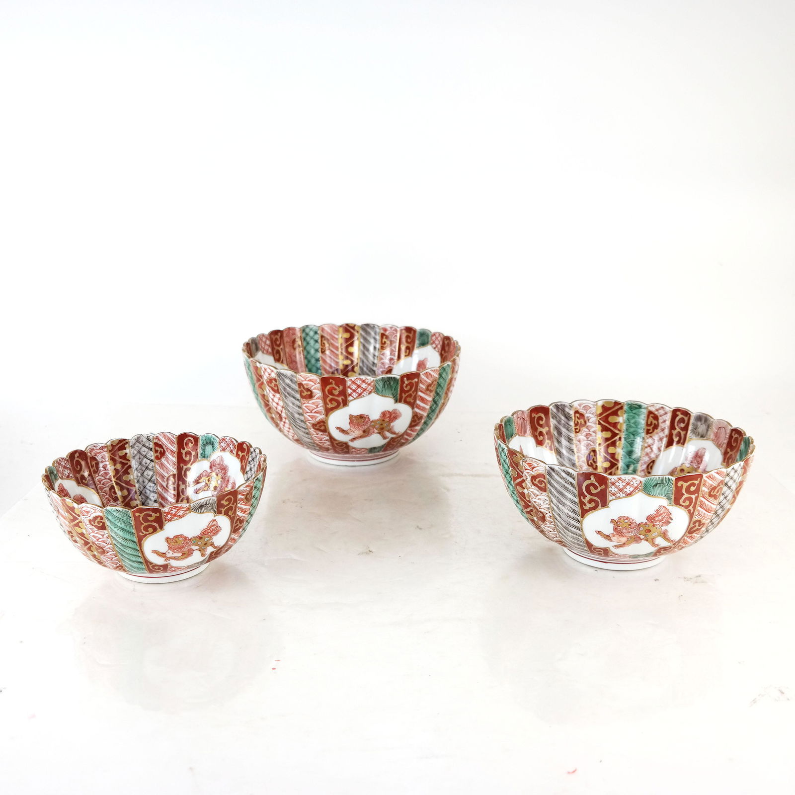 Nest of Three Japanese Porcelain Bowls (1 of 8)