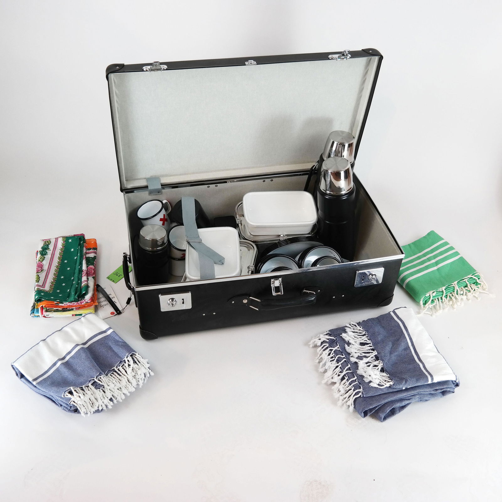 "Globe-Trotter" Case & "Best Made" Picnicware (1 of 9)