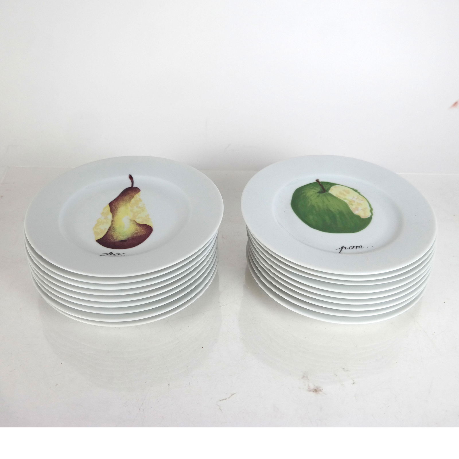 18 Limoges Exemious Fruit Plates (1 of 7)