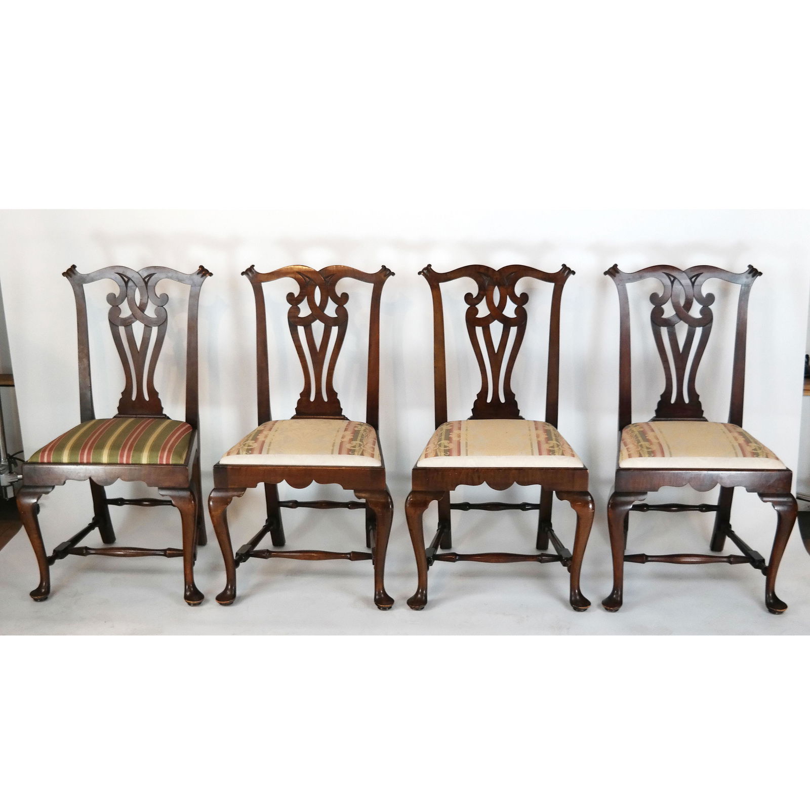Set of 4 Queen Anne-Style Side Chairs (1 of 6)
