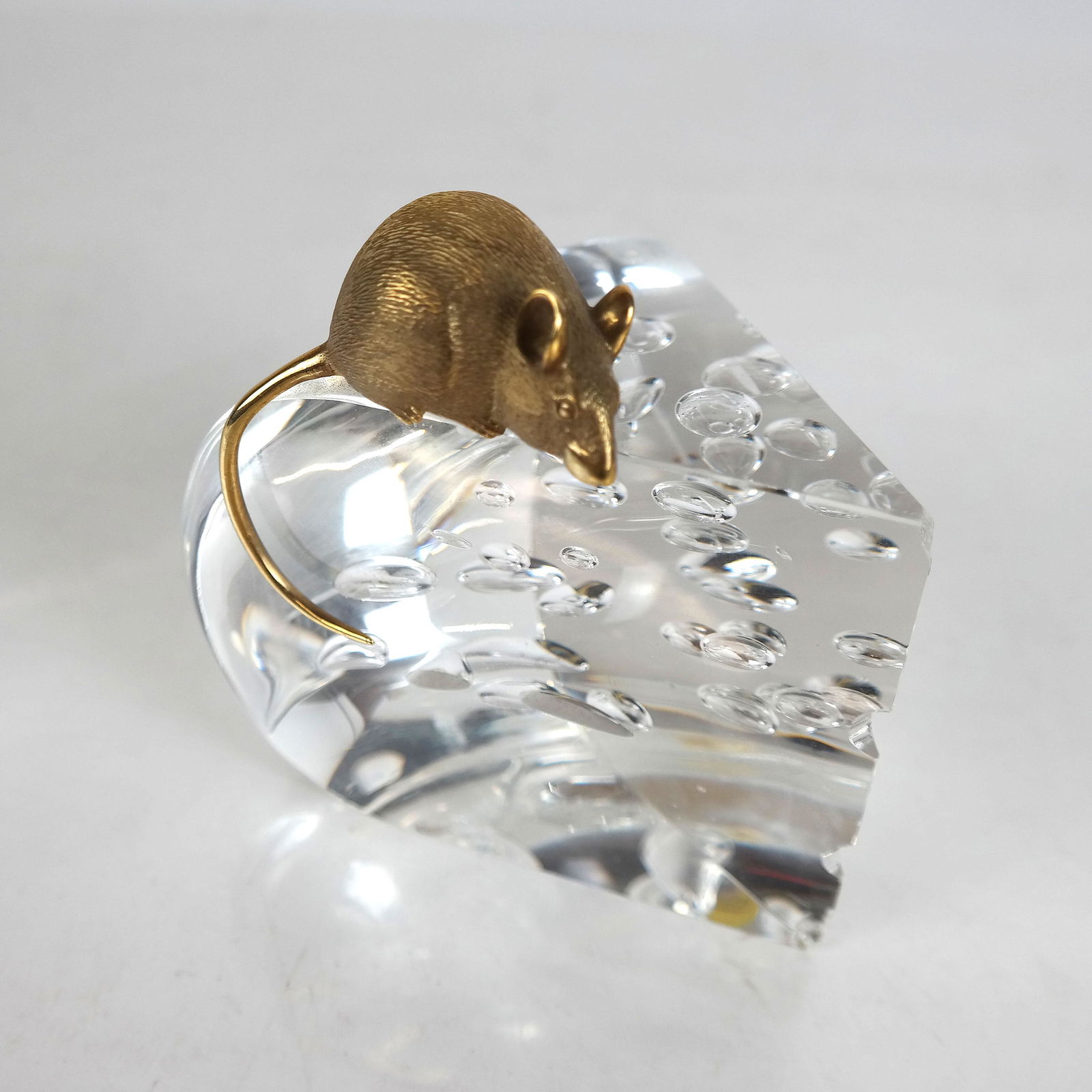 Steuben Crystal Cheese & 18K Gold Mouse (1 of 11)