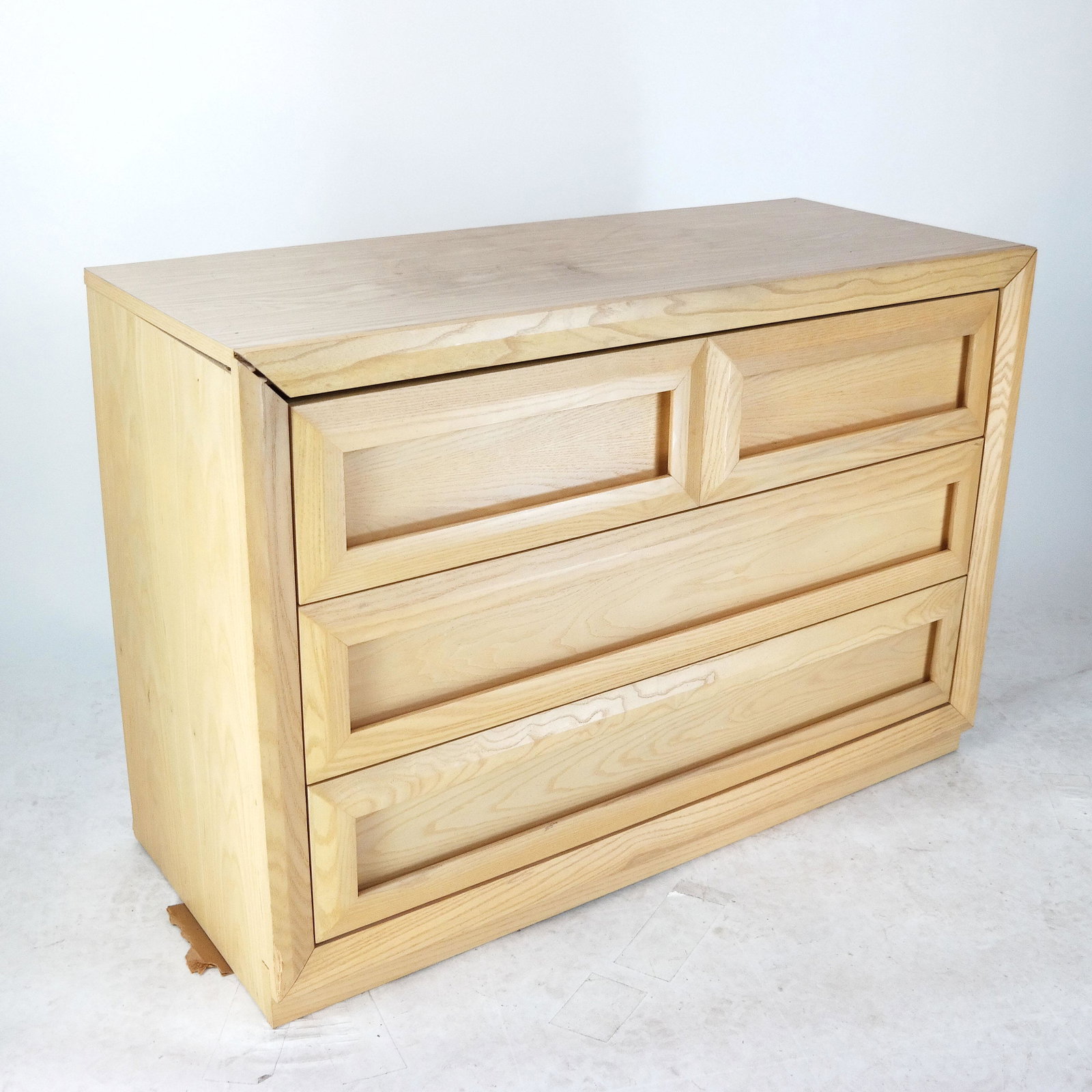 Modern Oak Chest of Drawers by Stanley: Modern oak chest of drawers by Stanley Furniture, with two short drawers over two long. [30" H x 44" W]. Stains and scuffs.