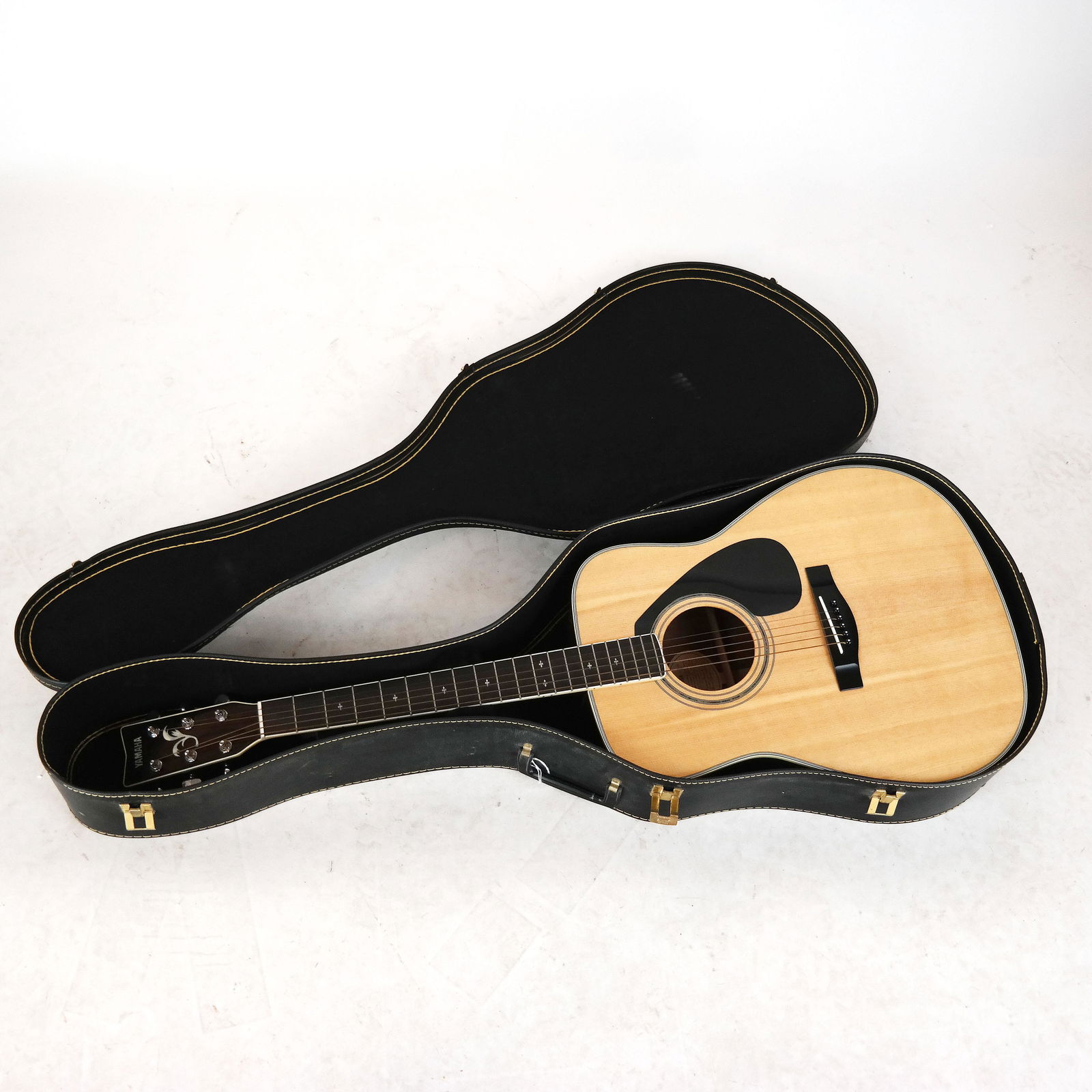 Yamaha FG450A Guitar (1 of 12)