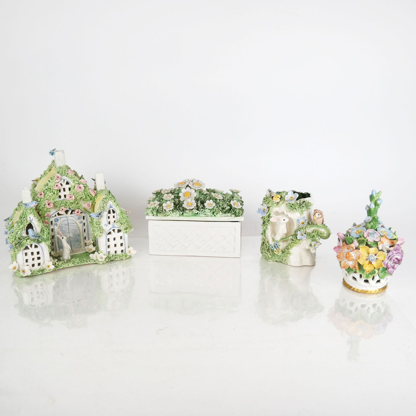 4 Decorated Porcelain Table Top Decorations (1 of 20)