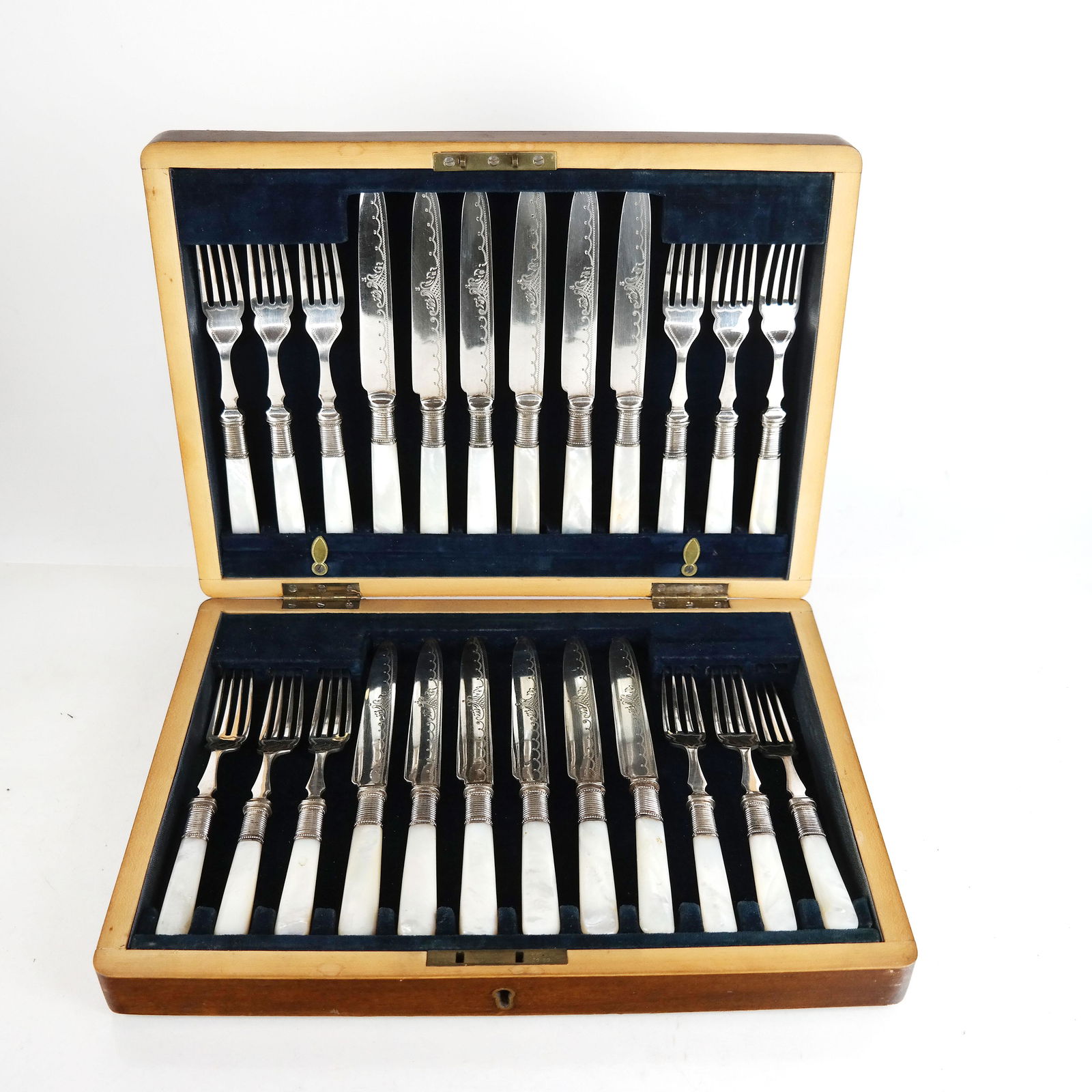 24-Piece Antique English Fish Set (1 of 11)