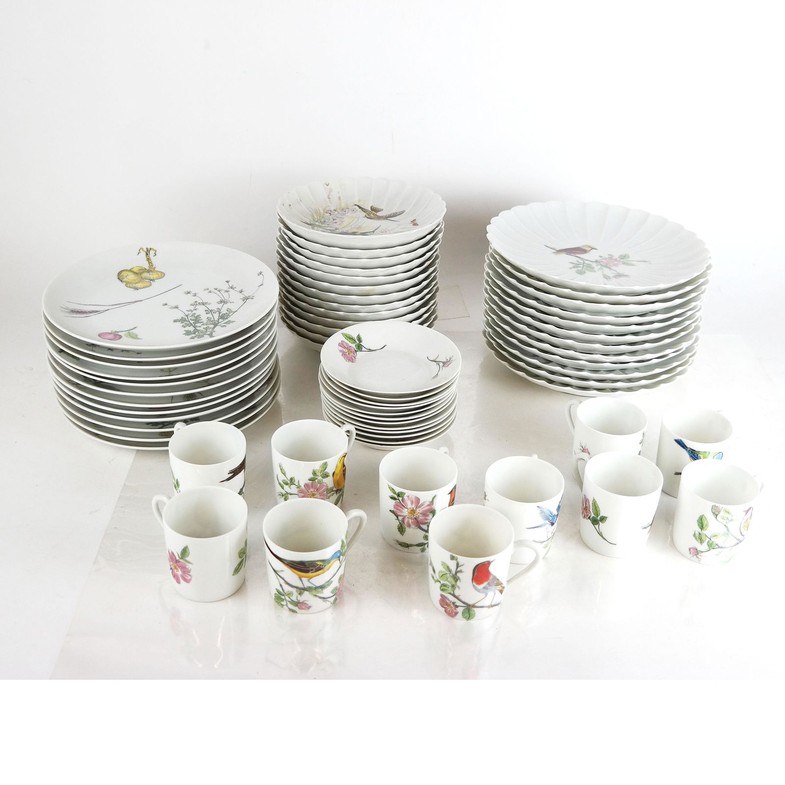 60-Piece Limoges Dinner Ensemble (1 of 16)
