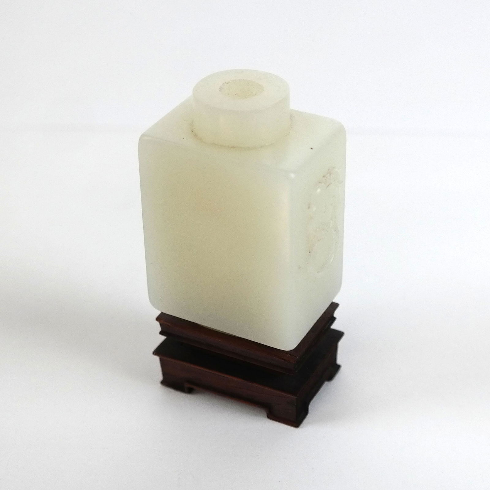 Chinese White Jade Snuff Bottle (1 of 18)