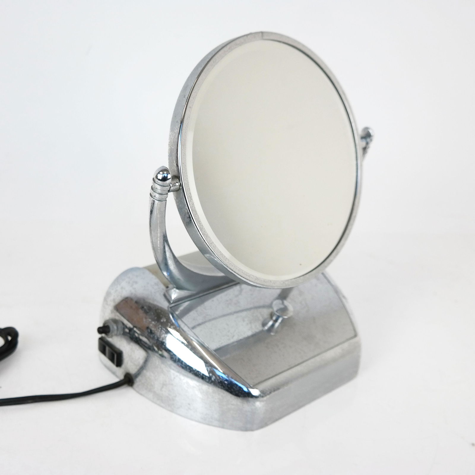 Vintage Lighted Nail Salon Stand (1 of 9)