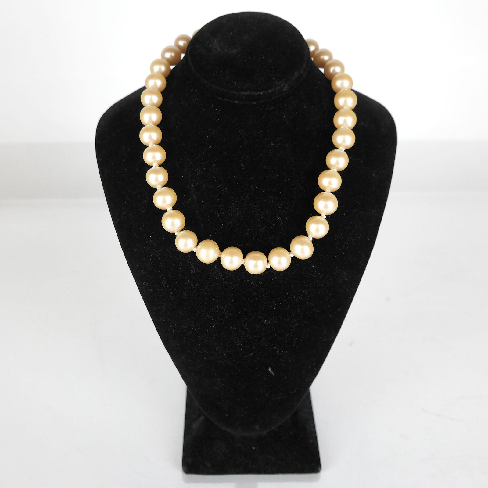 Pearl Choker w/ Sterling Silver Clasp: Pearl choker, with sterling silver clasp. 10mm pearls. 16" long.