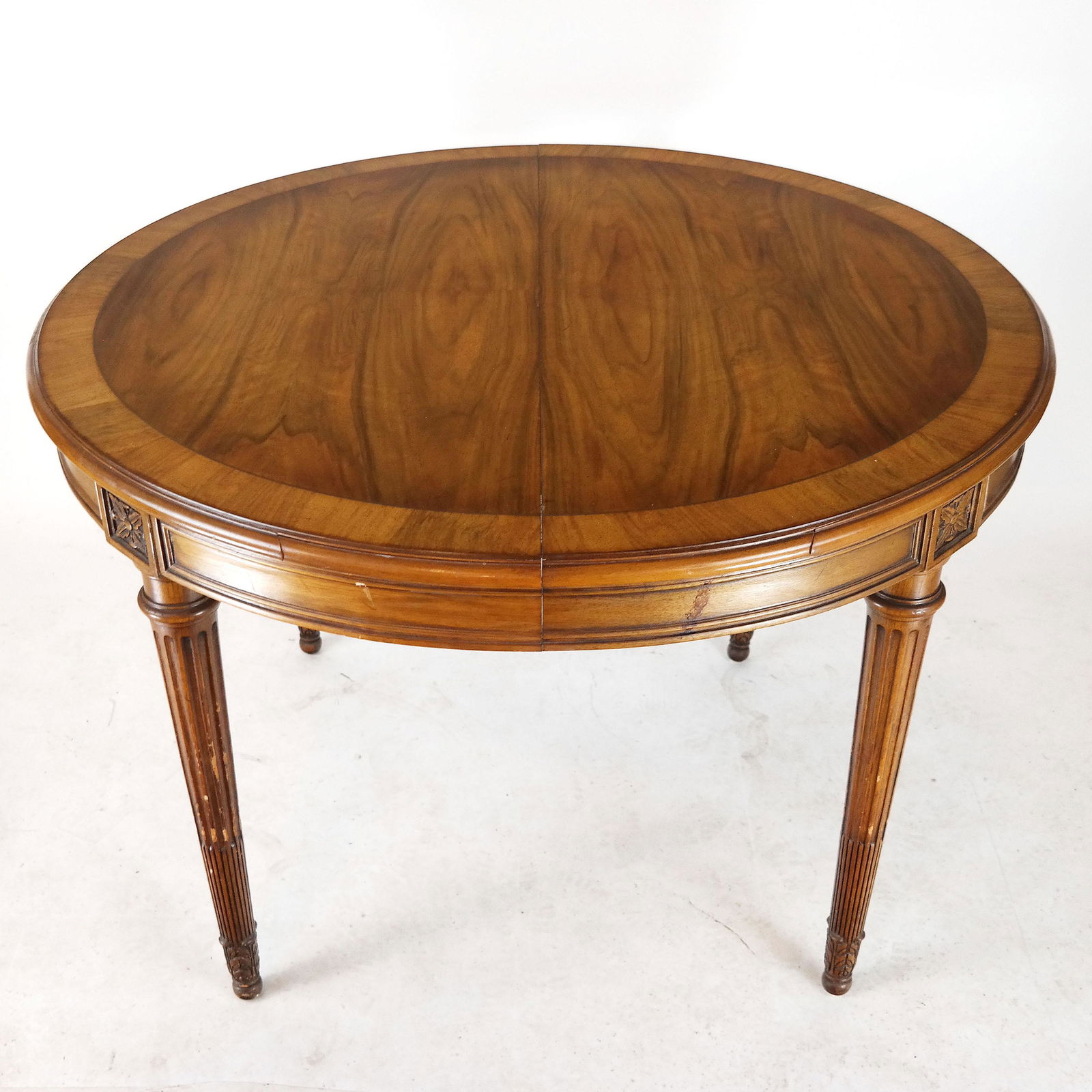 Karges FrenchStyle Round Dining Table Feb 26, 2022 Roland NY in NY
