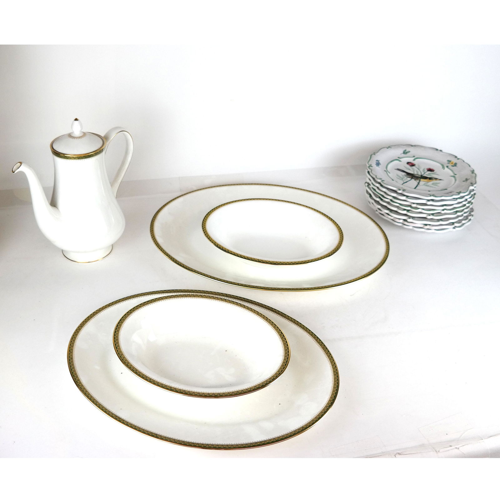 13 Assorted Porcelain Articles (1 of 13)