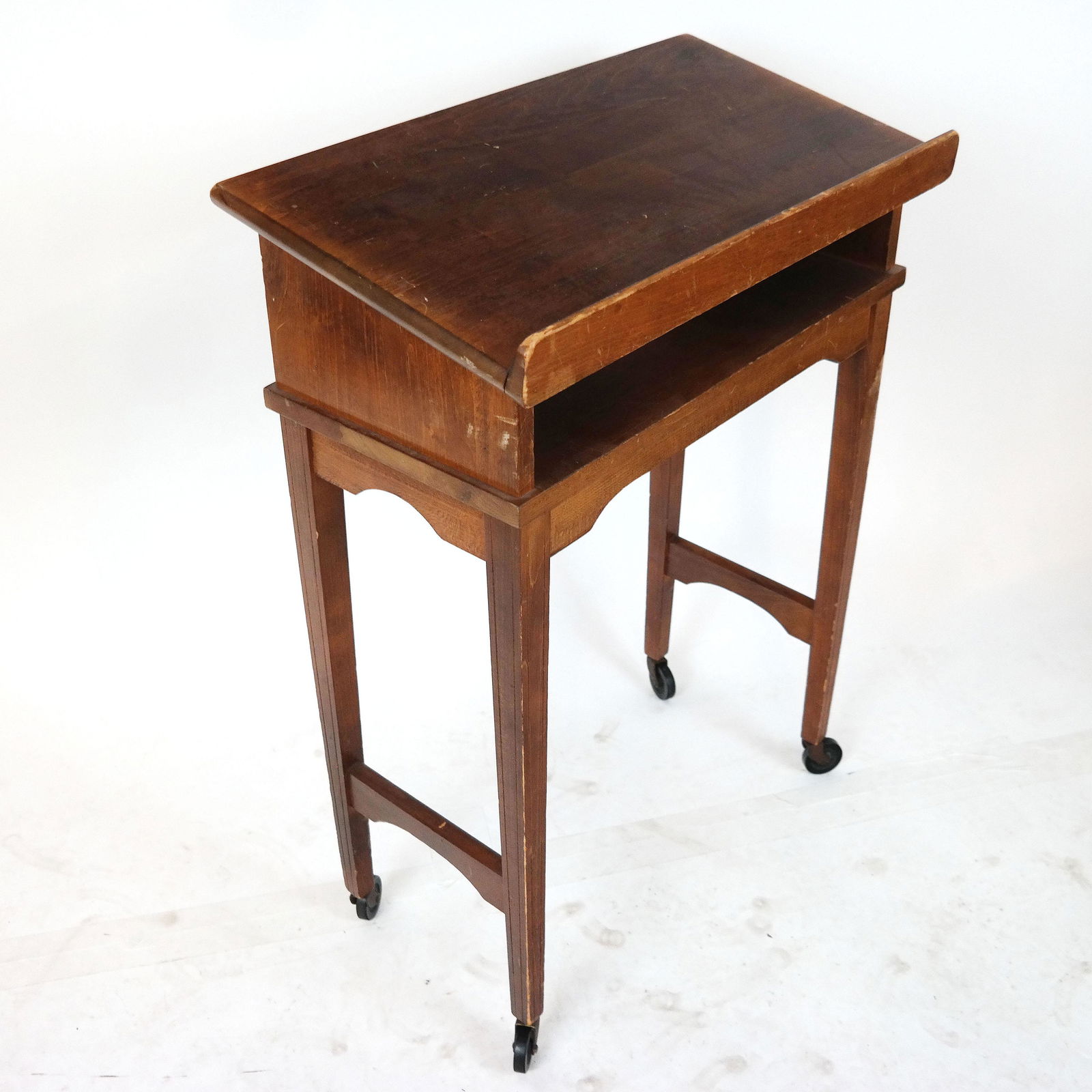 Speaker Stand (1 of 4)