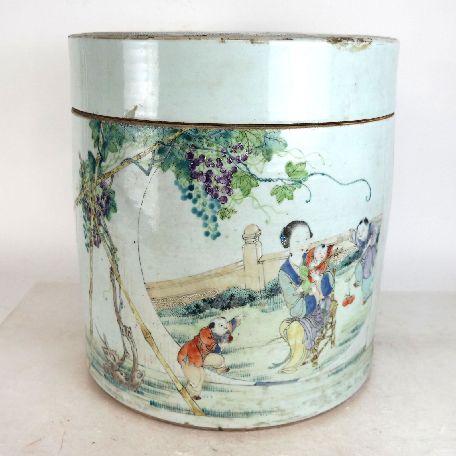Large Chinese Famille Rose Cylindrical Storage Box (1 of 19)