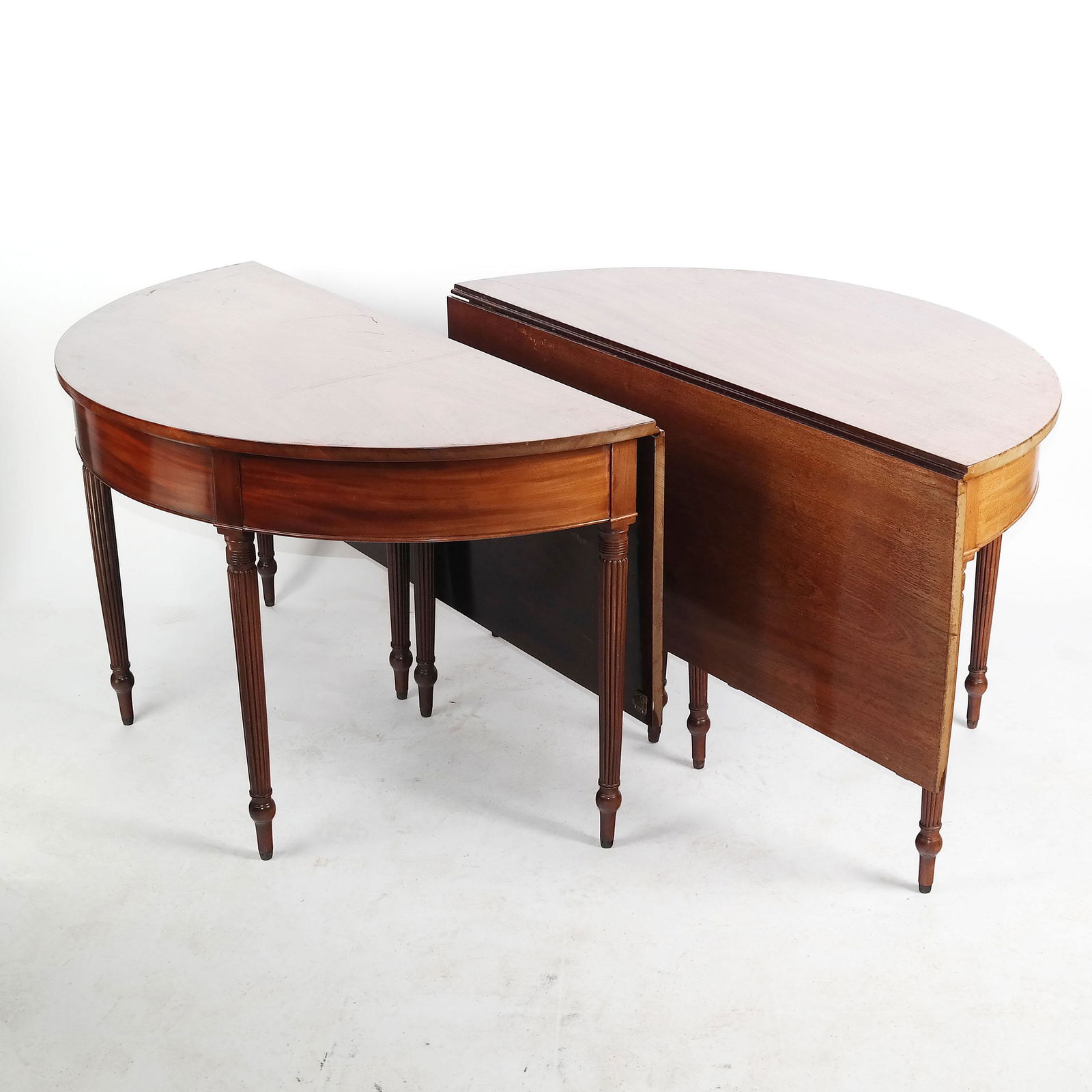 American Federal Period Dining Table (1 of 15)