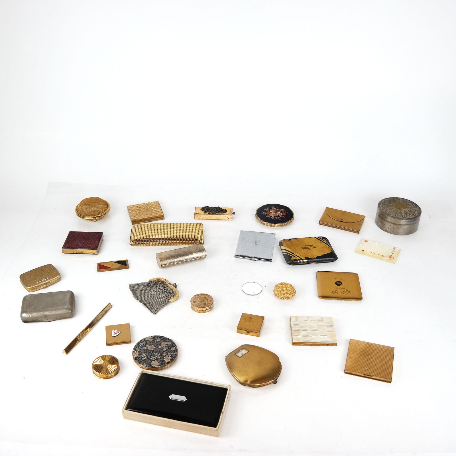 Large Group of Compacts - Others: Large group of compacts with other articles.