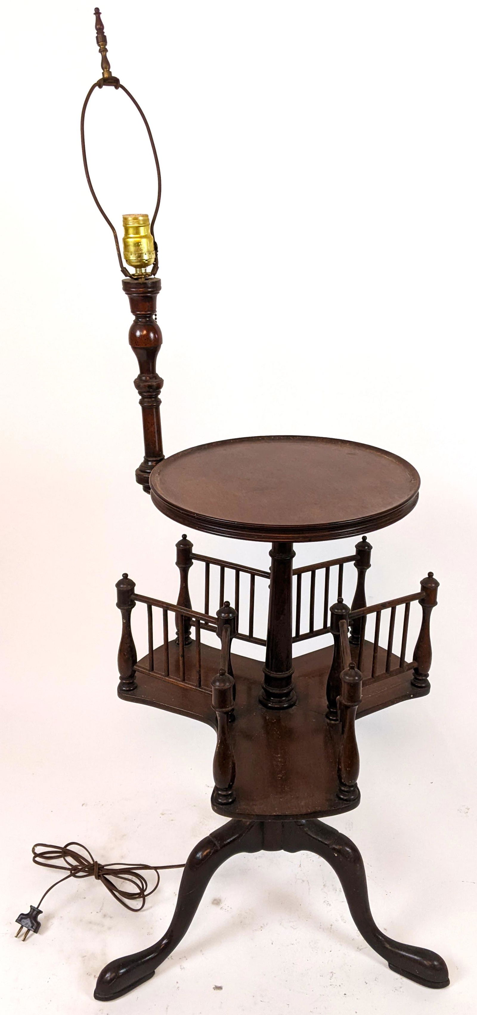 Mid-20th C. Queen Anne-Style Lamp Table (1 of 10)