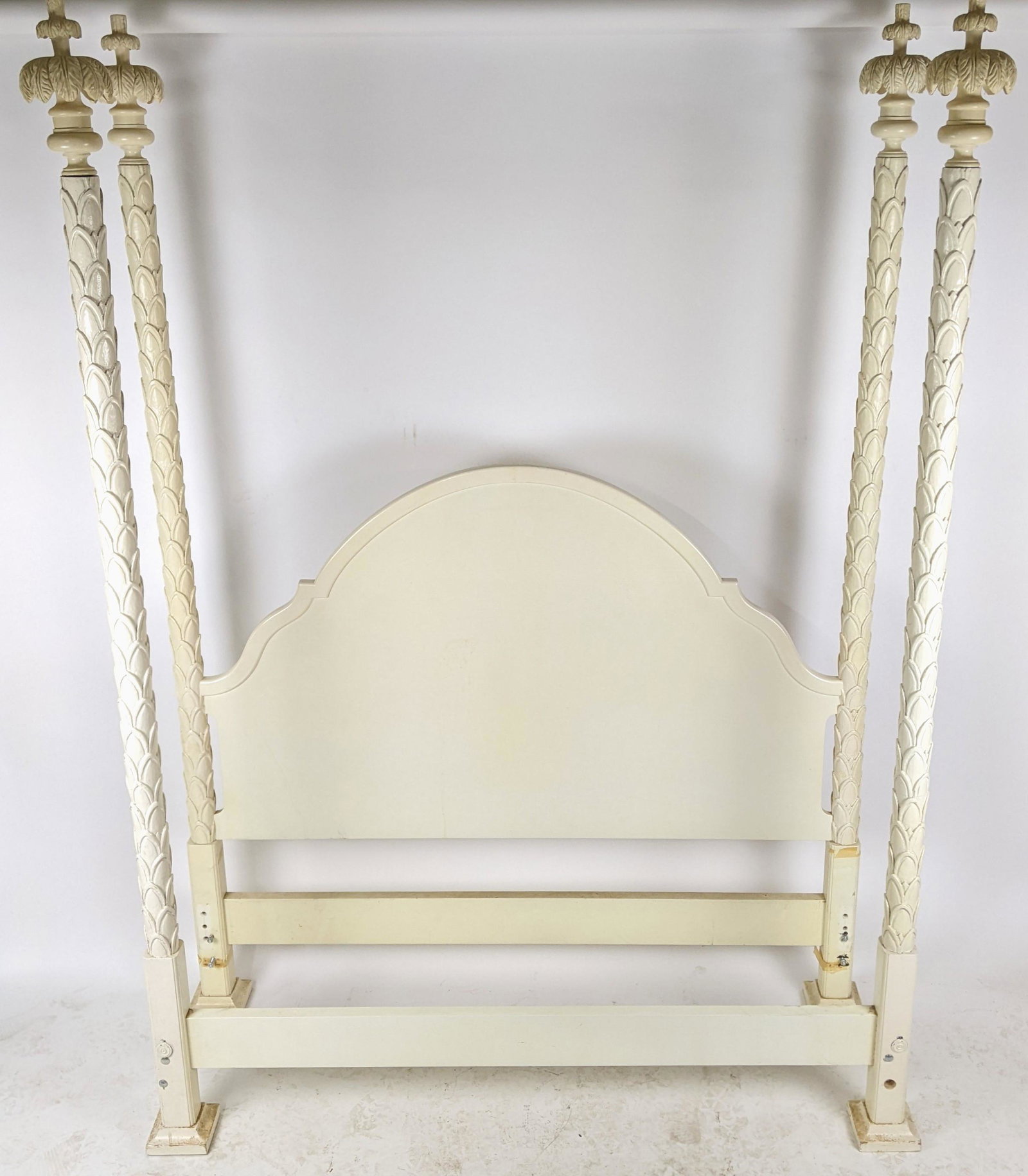 White Lacquered Chippendale-Style Bed: 20th century white lacquered bed with carved columns, by Roundtree Furniture. [86" L x 63" W]. No rails.