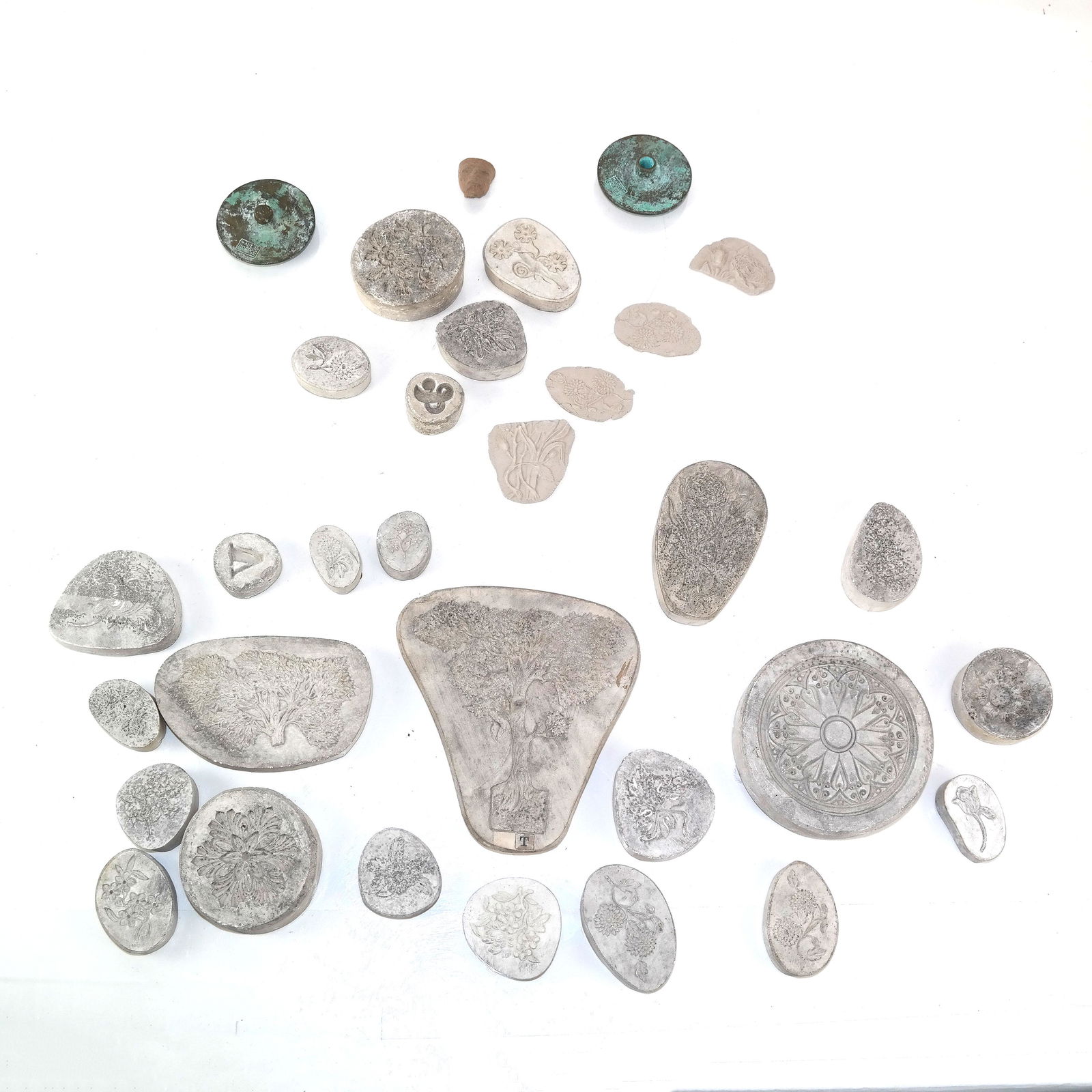 Assorted Reproduction Fossils: Reproduction fossil lot, in white paste porcelain. [Largest: 6' H]. In good condition.