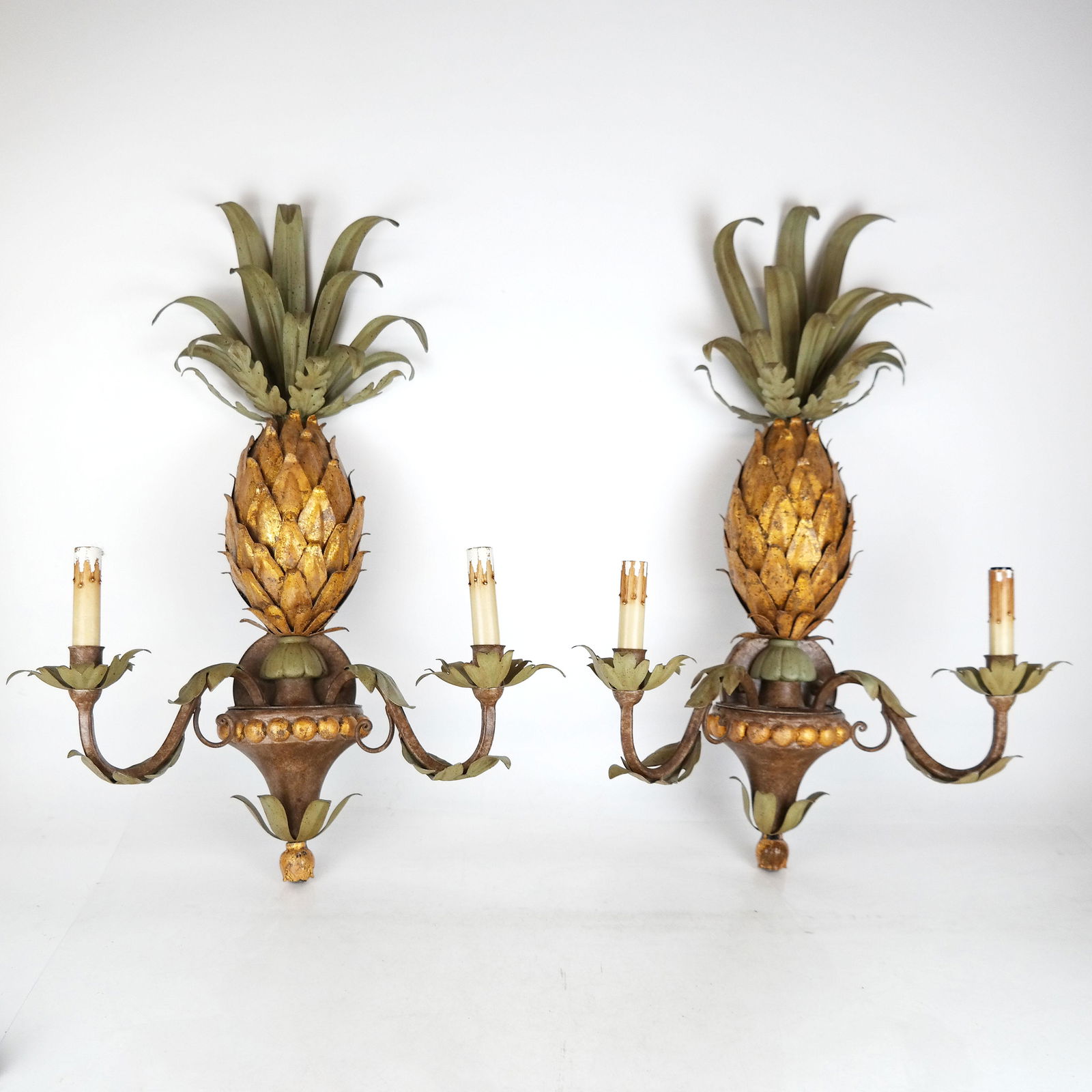 Pair of Hollywood Regency Pineapple Sconces (1 of 11)