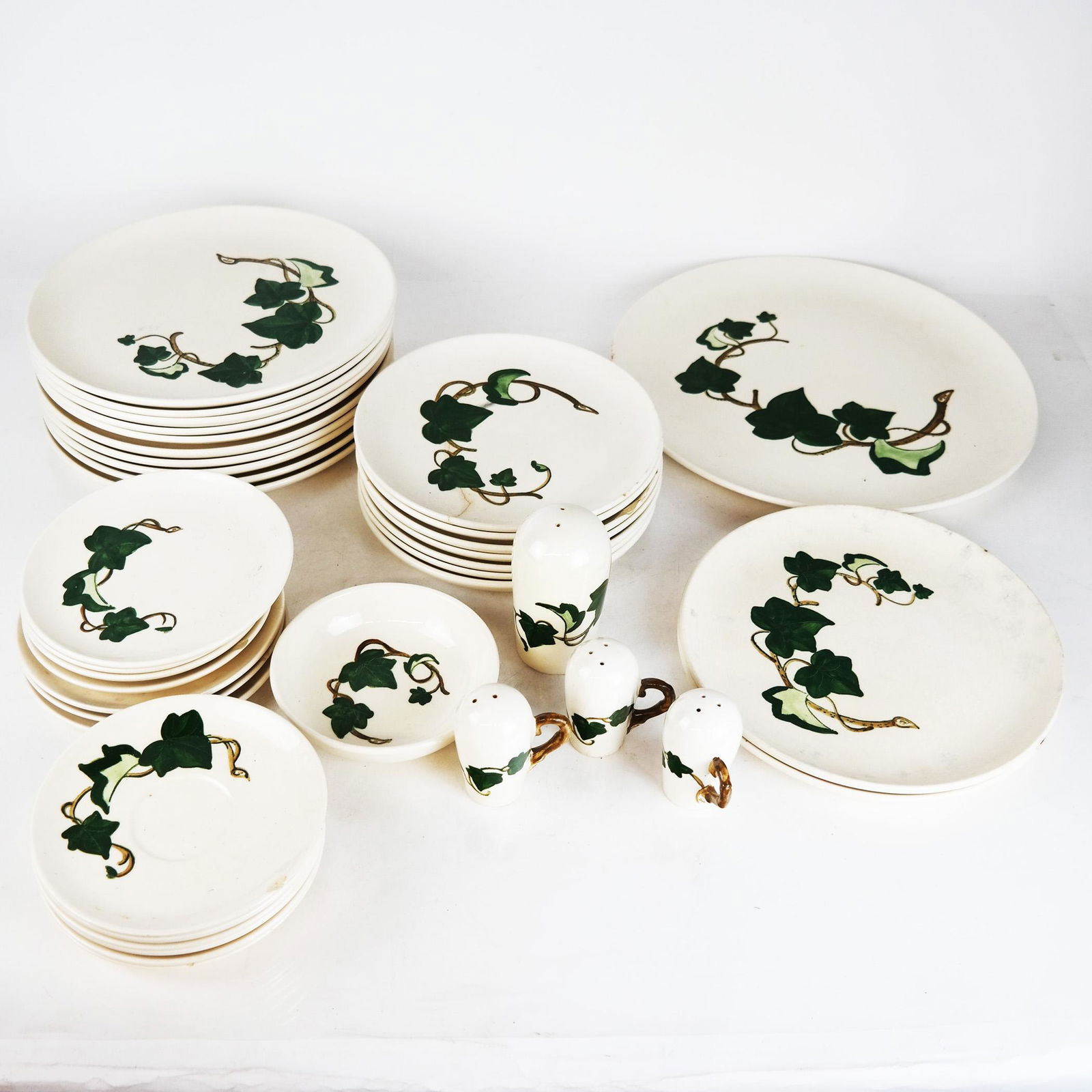 30 Pc. Poppytrail California Dinnerware (1 of 11)