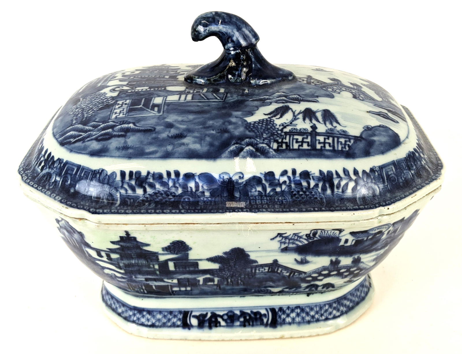 18th Century Chinese Blue & White Export Tureen (1 of 17)