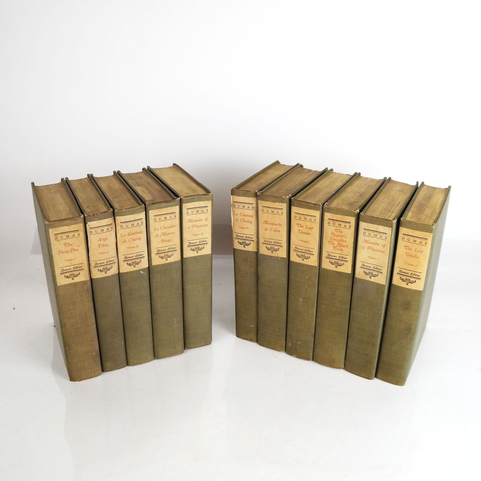 BOOKS: Alexander DUMAS - Beacon Ed. 11 Volumes (1 of 8)