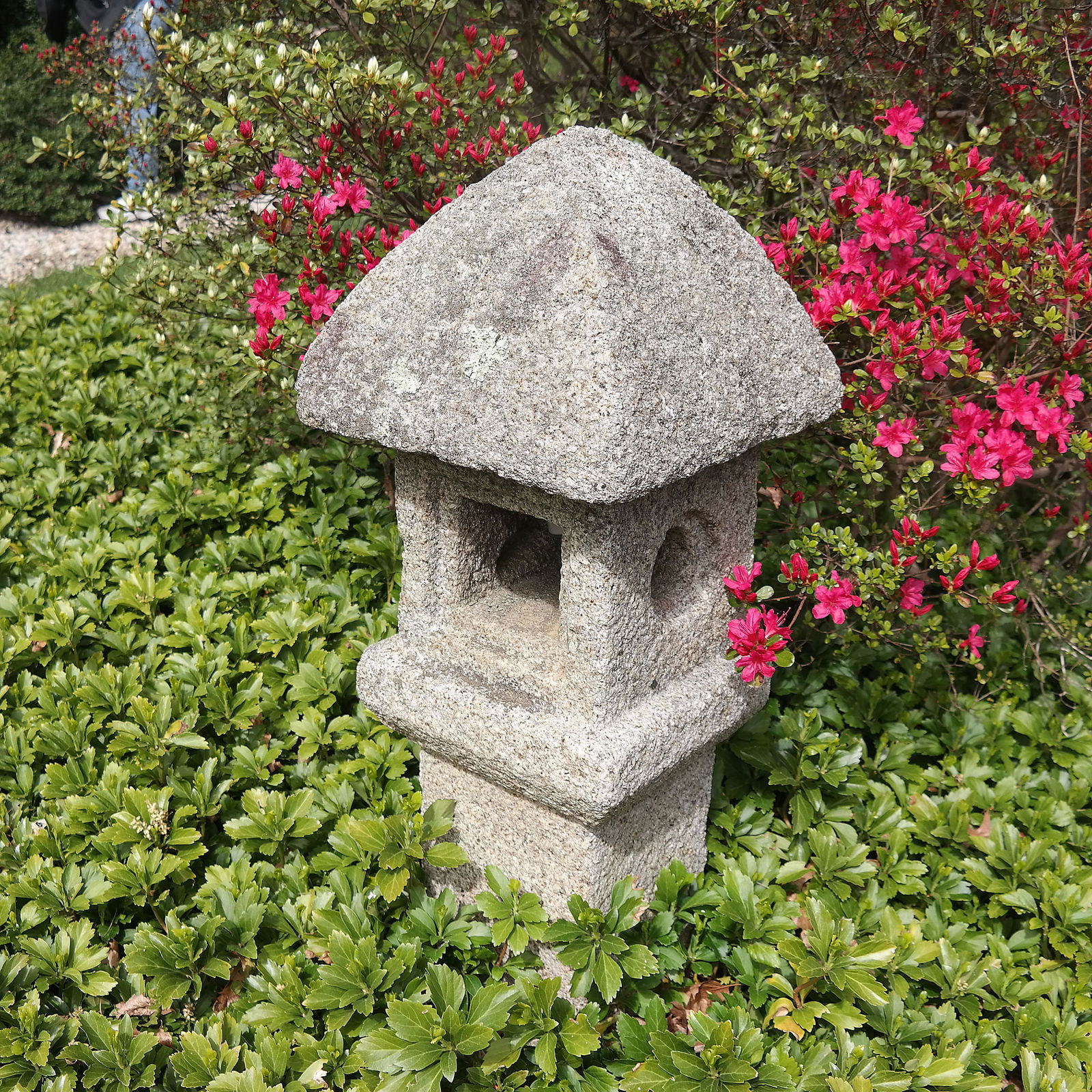Concrete Garden Light Post (1 of 7)