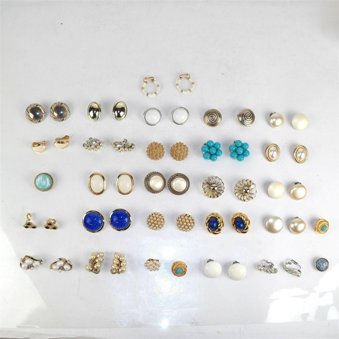 Lot of Costume Jewelry Earrings (1 of 9)