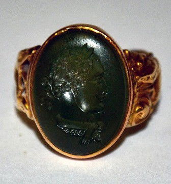 14K Gold Mens Green Intaglio: Having dragon sides, probably jade. Total weight 4.1 DWT Good condition