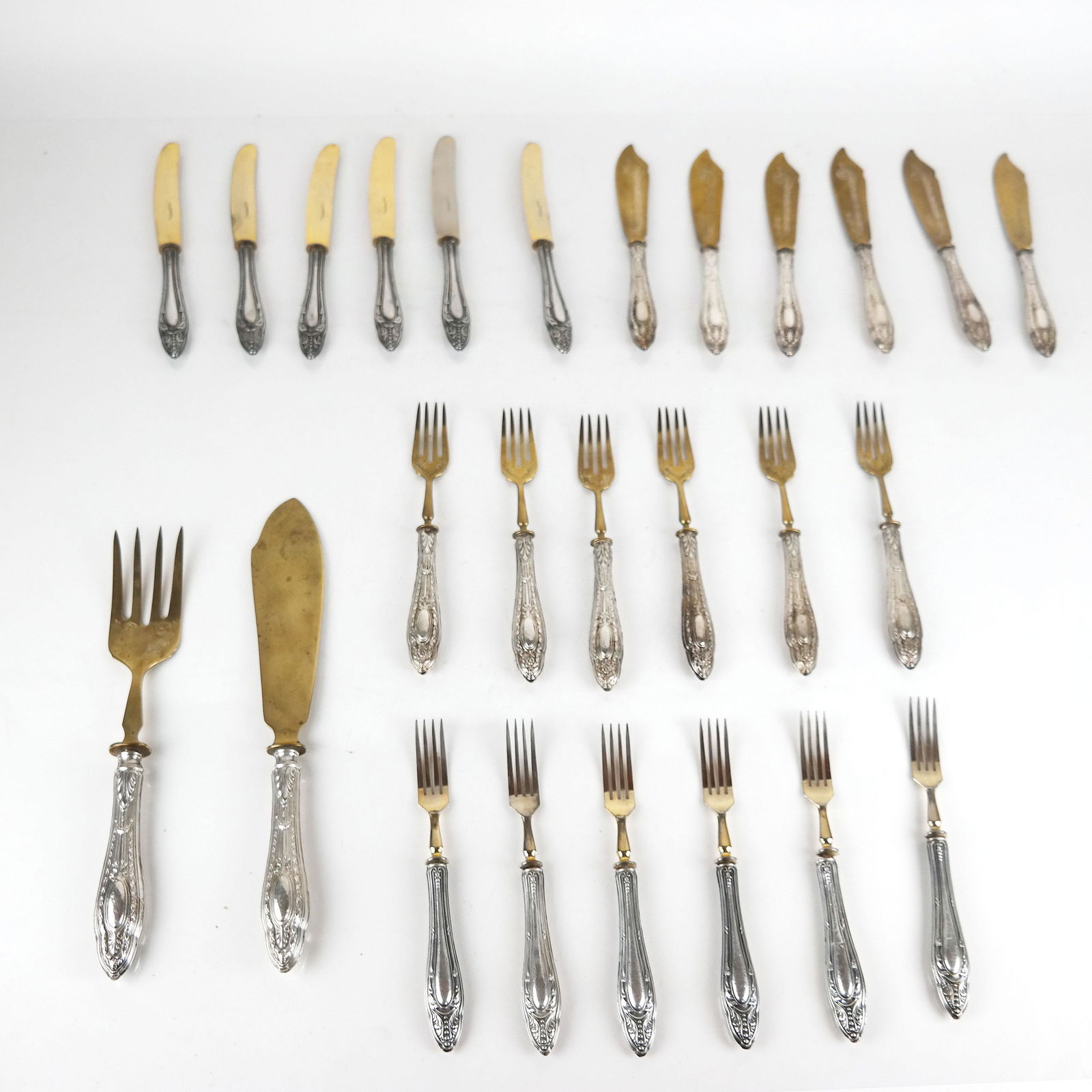26 Piece Silver Handle Fish Service (1 of 11)